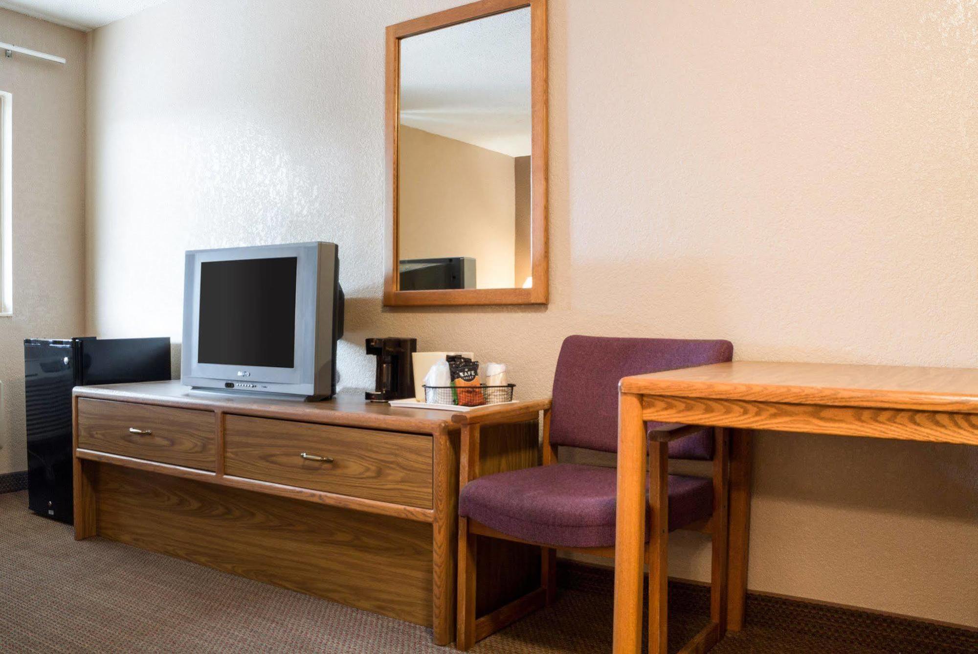 Rodeway Inn Fargo Dış mekan fotoğraf